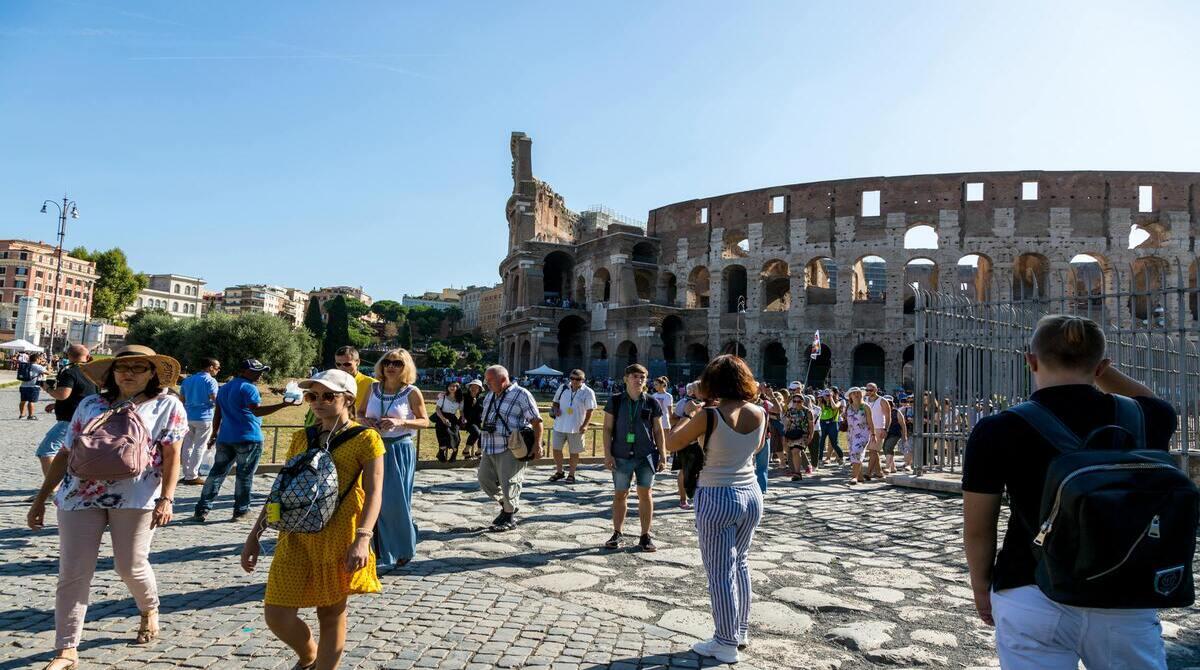 Should cities limit tourism?