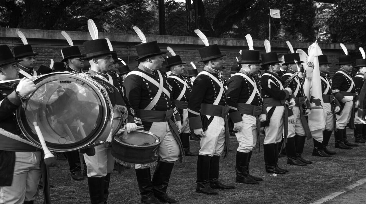 Should history classes include mandatory units on colonialism and slavery?