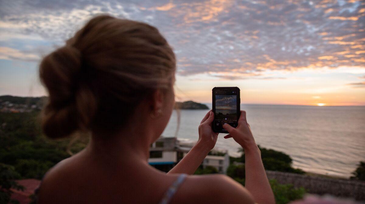 Does documenting an experience make you experience it less?