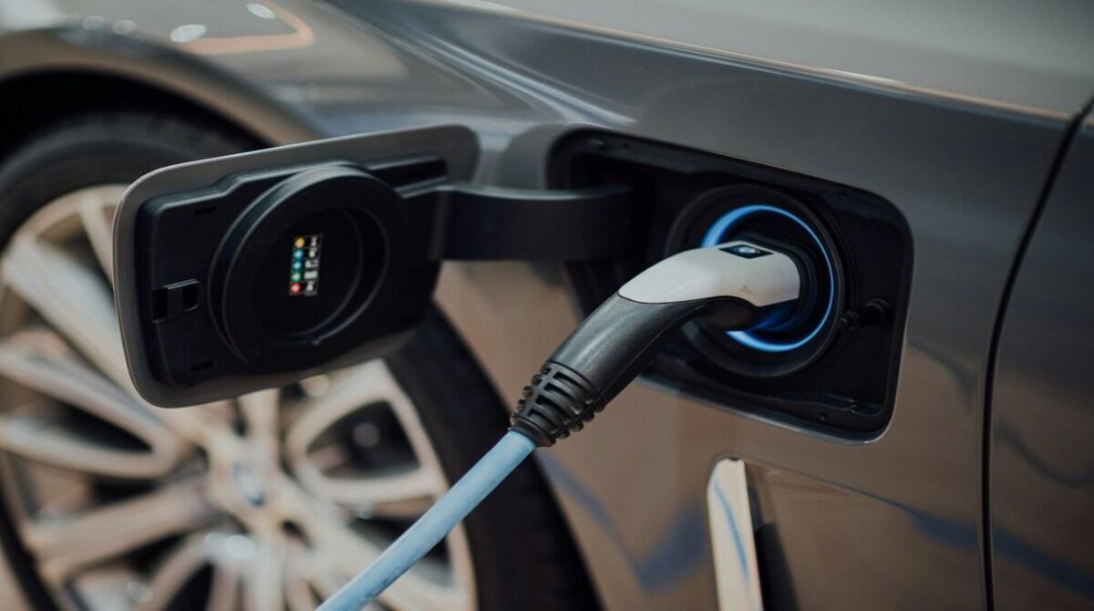 Should Electric Cars Be Made Mandatory by 2030?