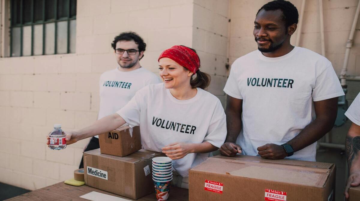 Should Every Citizen Be Required To Spend A Year Working In Community Service?