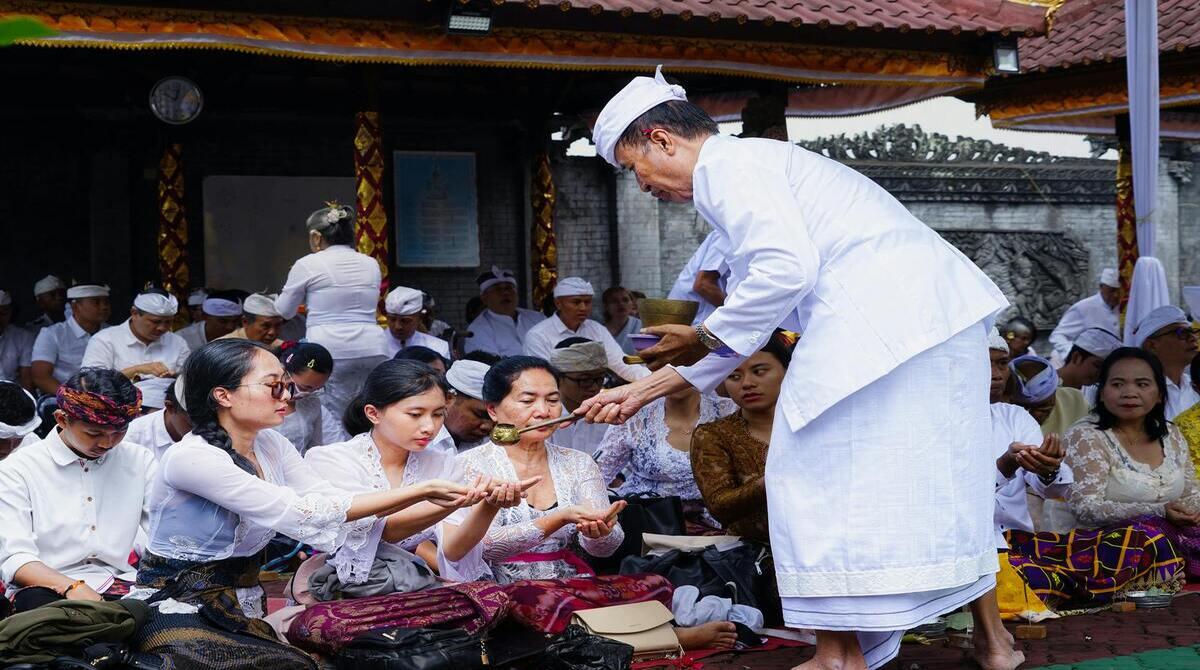 Do younger generations have a responsibility to preserve their cultural traditions?